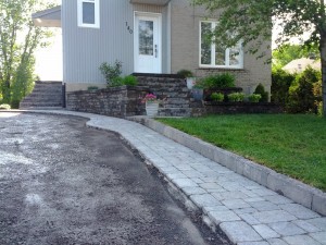 Installation de pavé uni Permacon à Mirabel / Paysagiste Rive-Nord