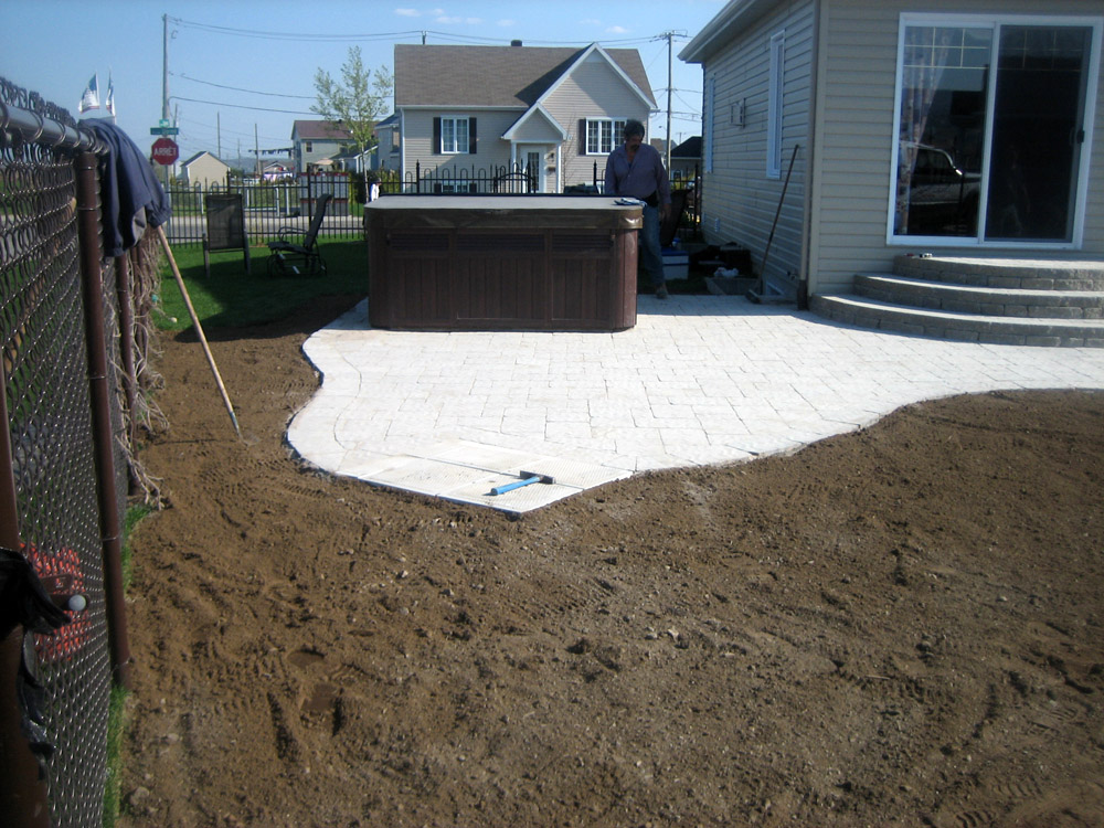 Service de terrassement sur la Rive-Nord, dans Les Laurentides, Lanaudière, à Mirabel, à Laval, à Repentigny, etc. / Terrassement Rive-Nord